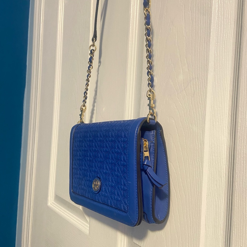 Tory Burch hand bag, comes with a strap and a dust bag